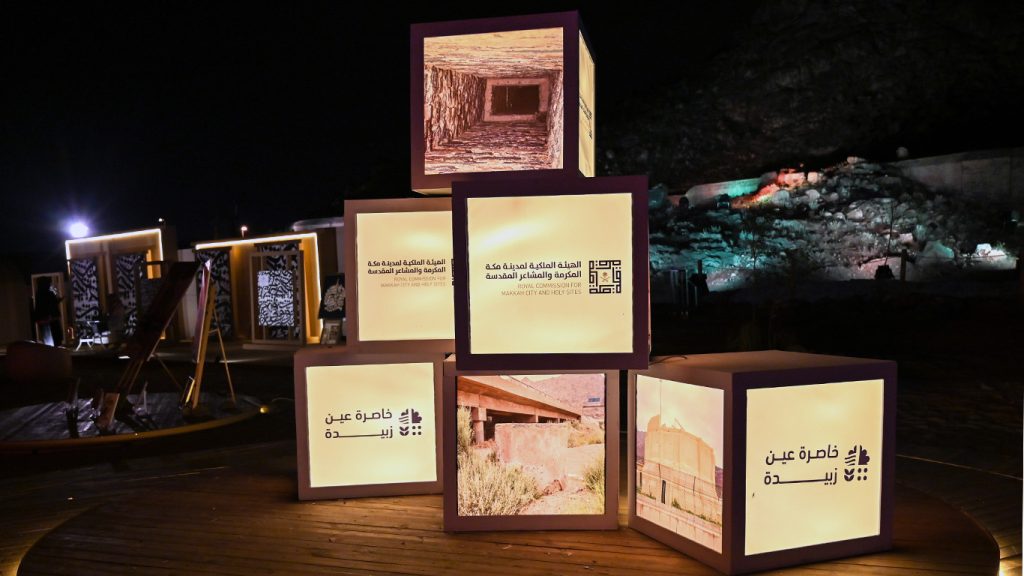  lightbox is bright and eye-catching